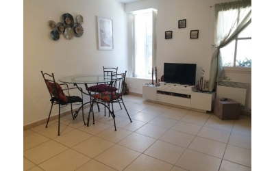 Appt T3 + bureau, 2ème étage + ascenseur