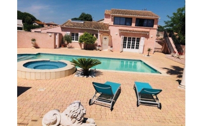 Mas languedocien de type 4 + piscine
