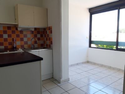 Appt Type 2 + parking privé