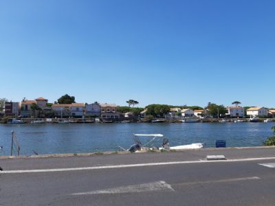Cœur du village et vue sur l'Hérault !!