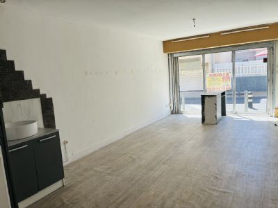 Local commercial ou professionnel à louer à l'année