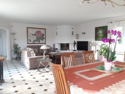 Grau d'agde Superbe Villa type 6 + garage + piscine chauffée