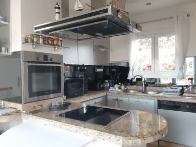 Grau d'agde Superbe Villa type 6 + garage + piscine chauffée