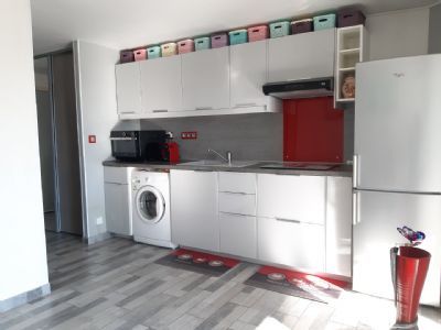 Grau d'agde Studio cabine + parking + cellier 8 m² privatif 