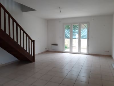 Agde&nbsp;Hyper U, villa type 4 + garage