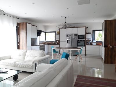 Agde Magnifique villa contemporaine de type 6 + terrain de 619 m²