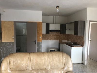 Agde Appartement type 3 + jardin à rénover !