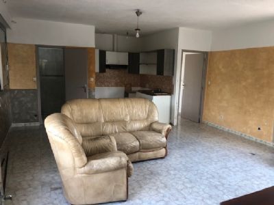Agde Appartement type 3 + jardin à rénover !