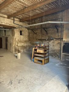 Agde Grand Garage de 156 m² avec hauteur de 4 mètres